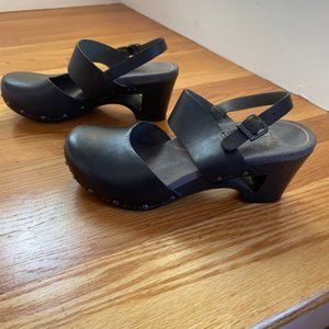 Black dansko clog 38